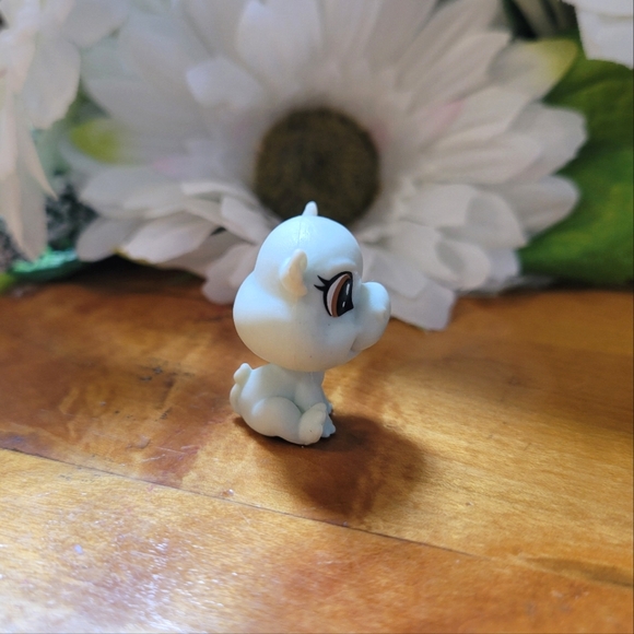 Littlest Pet Shop LPS #1-148 Hippo Blue Mini Carlie Hippocampo Brown Eyes - Picture 2 of 9